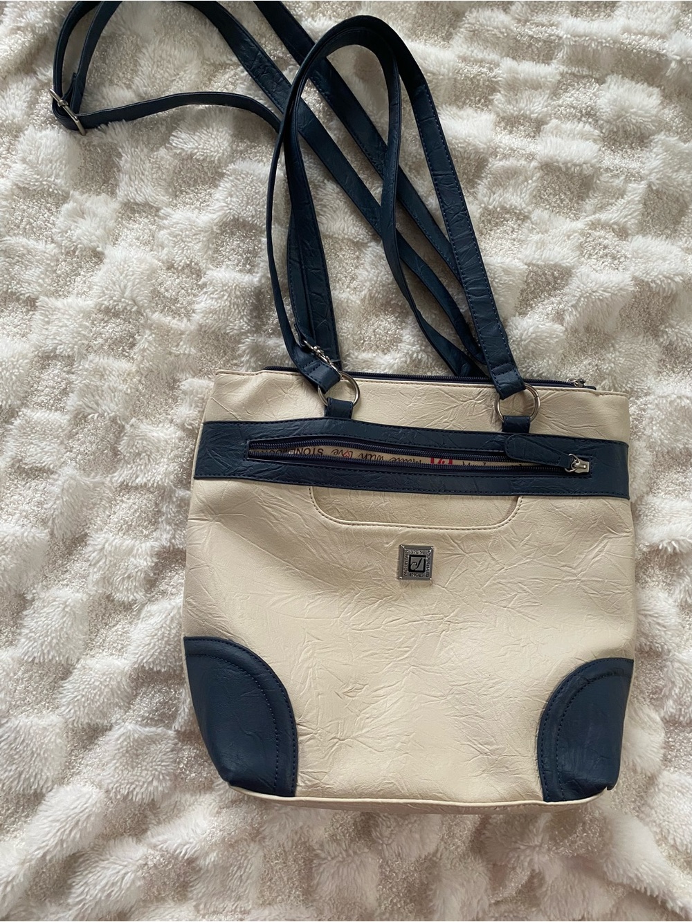 Stone Mountain Accessories Cream and Navy Two-Tone faux Leather Crossbody Bag